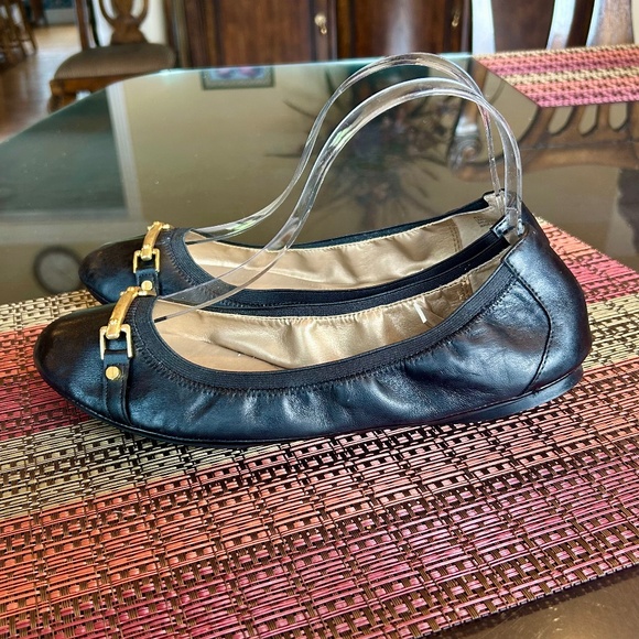 NIB Town Shoes Black “Alice” Ballet Flats with Gold Bar Detail Size 10 - Picture 5 of 9